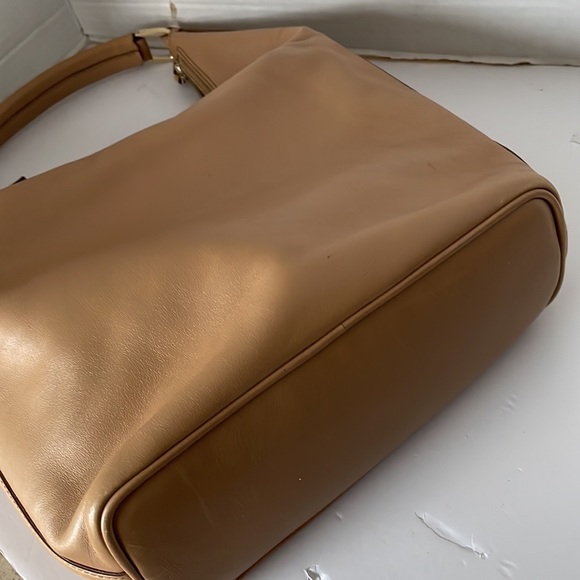 Authentic Gucci Leather Bag. - Picture 11 of 16